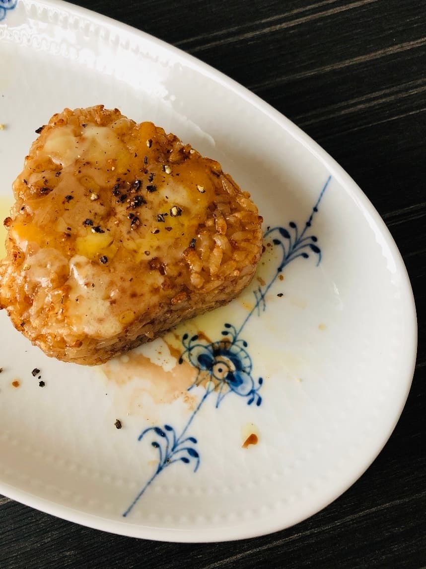 焼きおにぎりのバルサミコオリーブオイルの完成写真