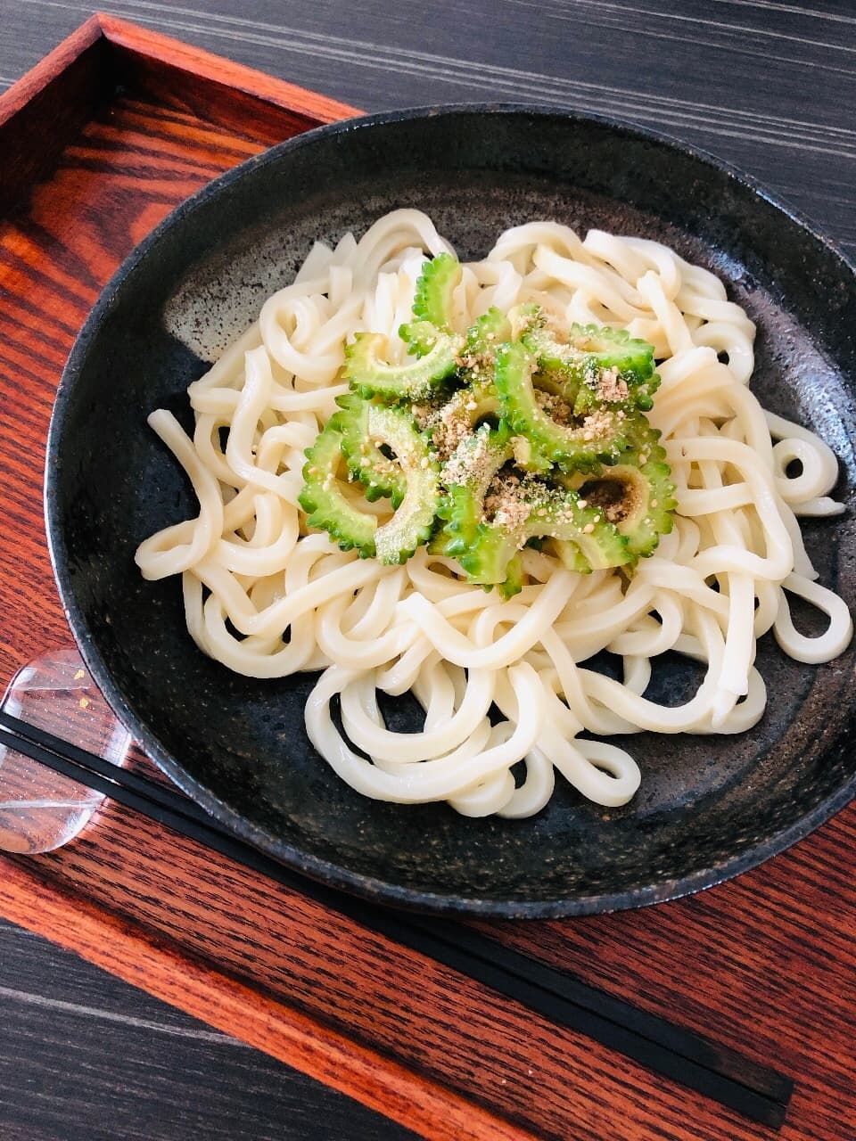 ポン酢ゴーヤのぶっかけうどんの完成写真