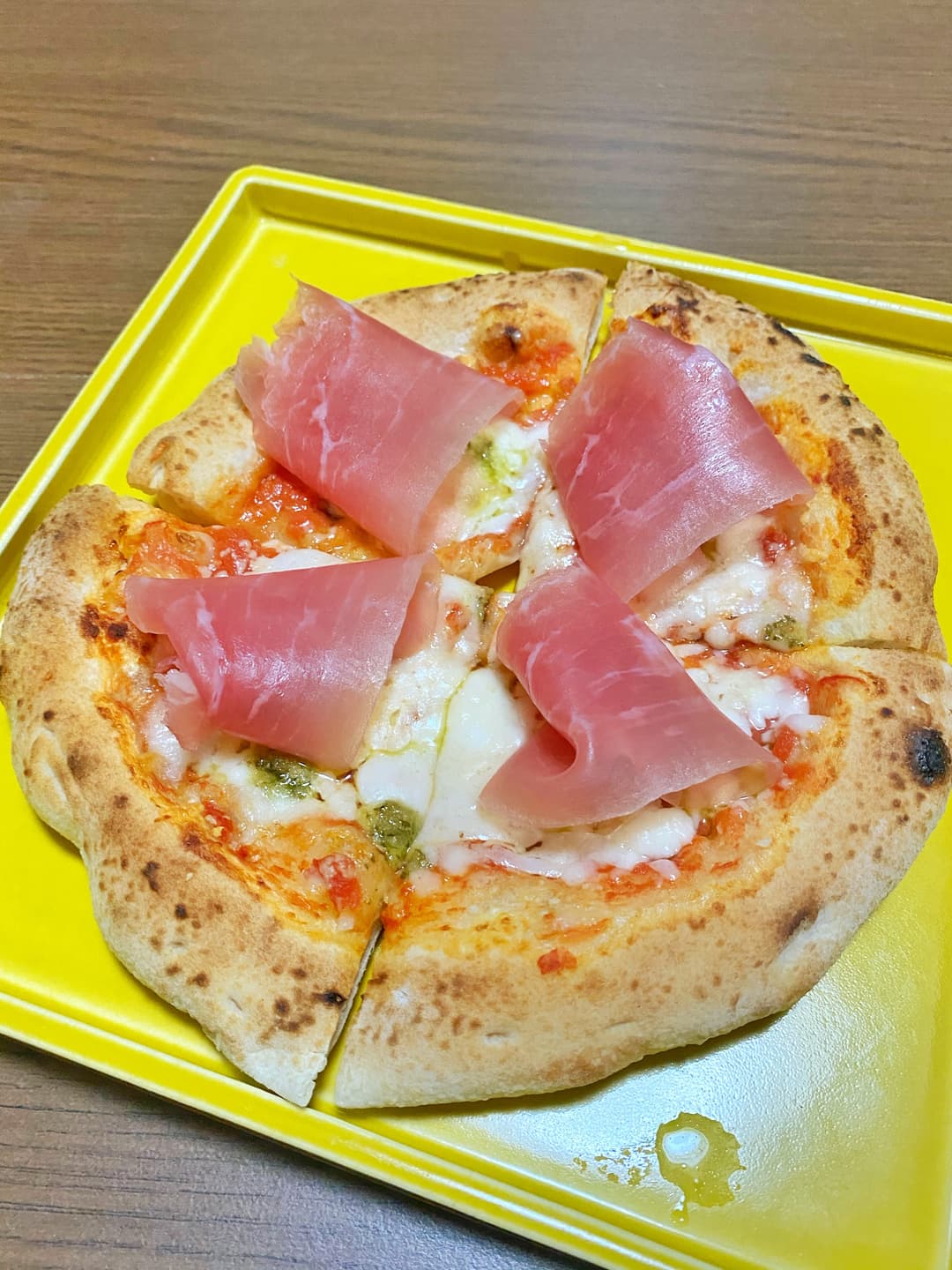 ファミマde生ハムピザの完成写真