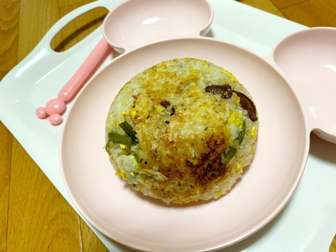 砂肝·にんにく·お焦げの贅沢まみれチャーハン！の完成写真