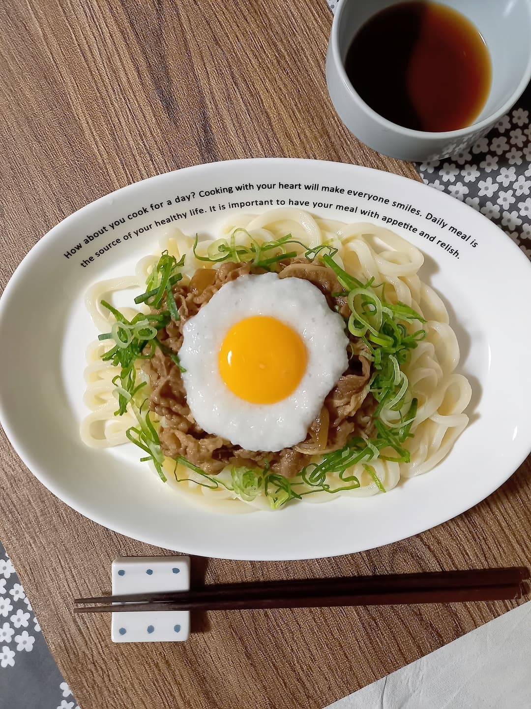 7プレミアム「特製牛皿」と「さぬきうどん」の冷製うどんの完成写真
