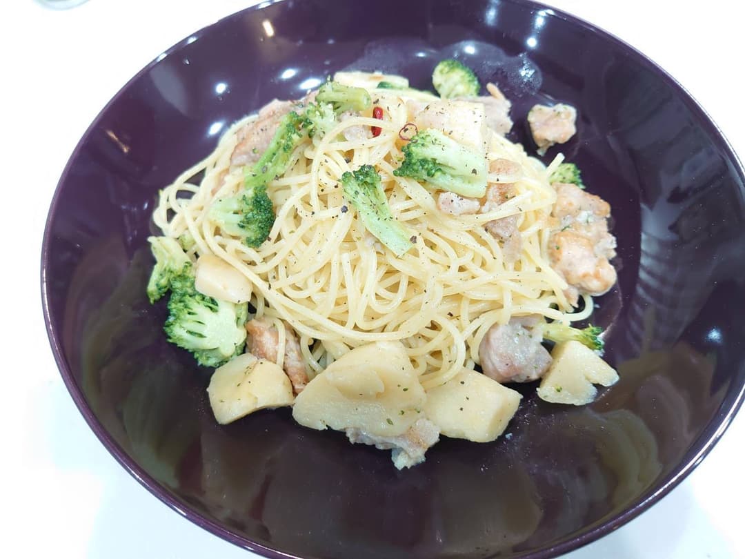 野菜とチキンのペペロンチーノの完成写真