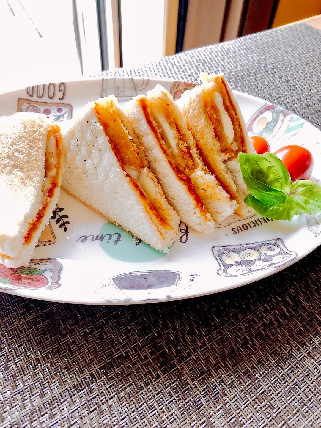 チーズハムカツのピザ風ホットサンドの完成写真