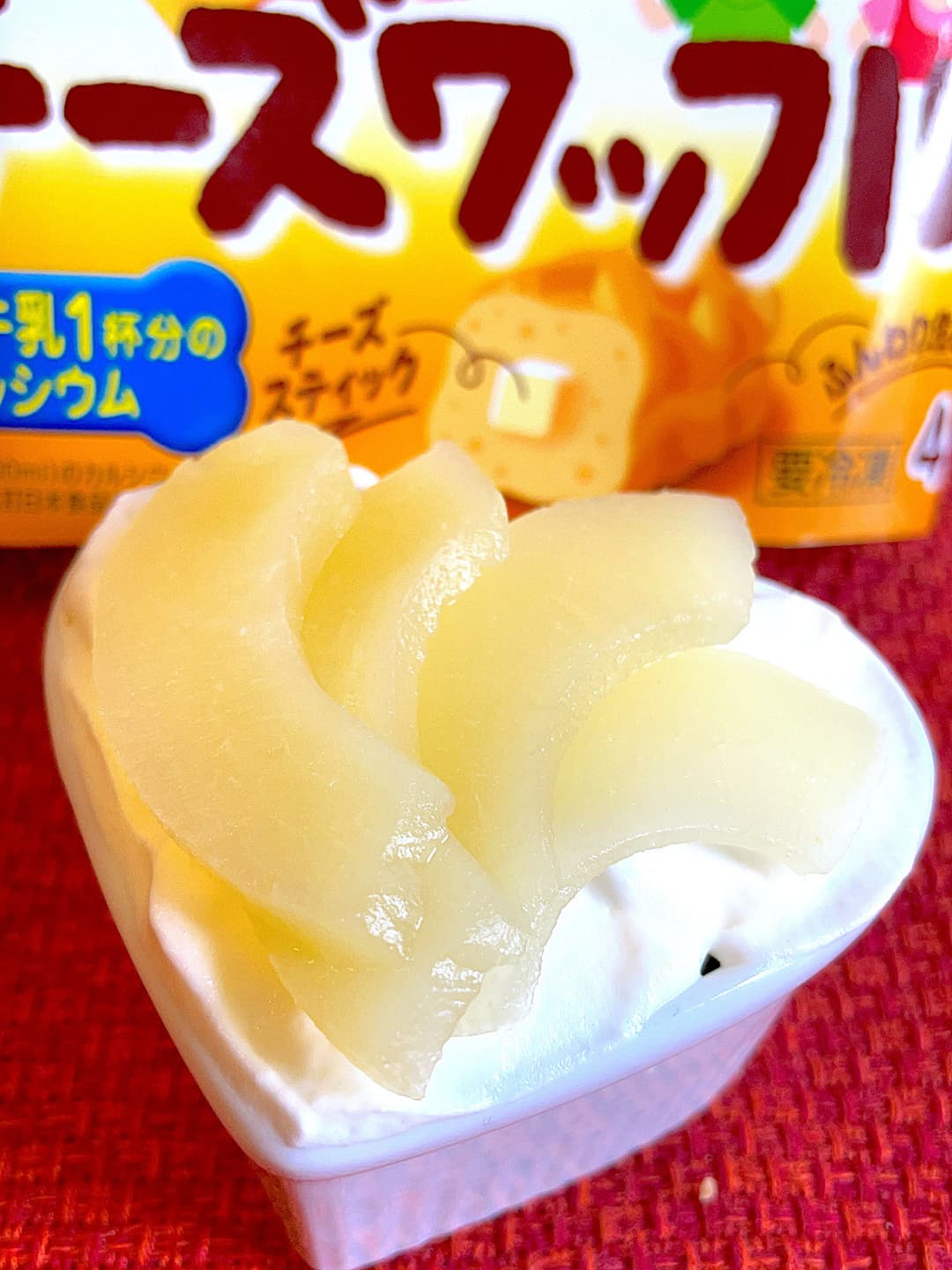 チーズワッフルの白桃パフェの完成写真