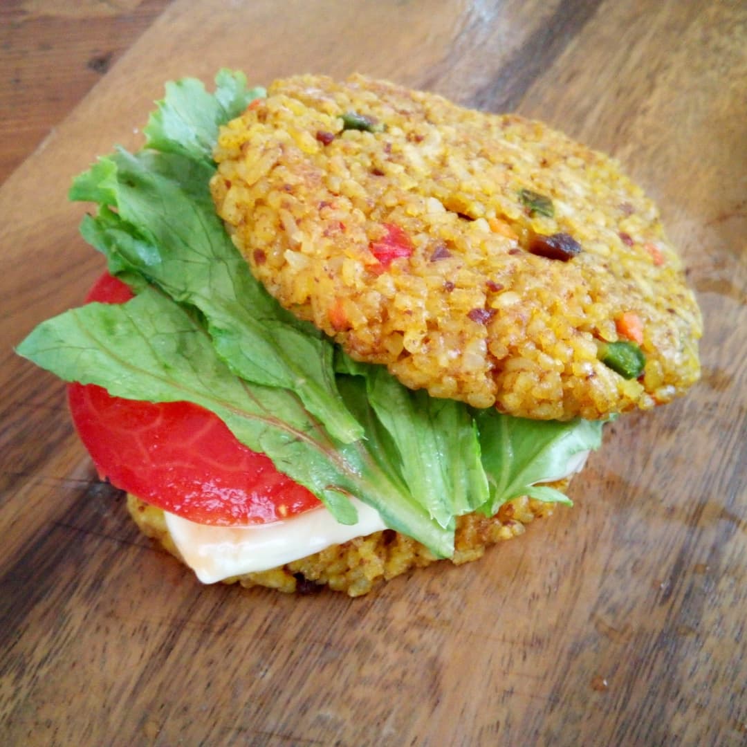 ドライカレーで肉なしライスチーズバーガーの完成写真