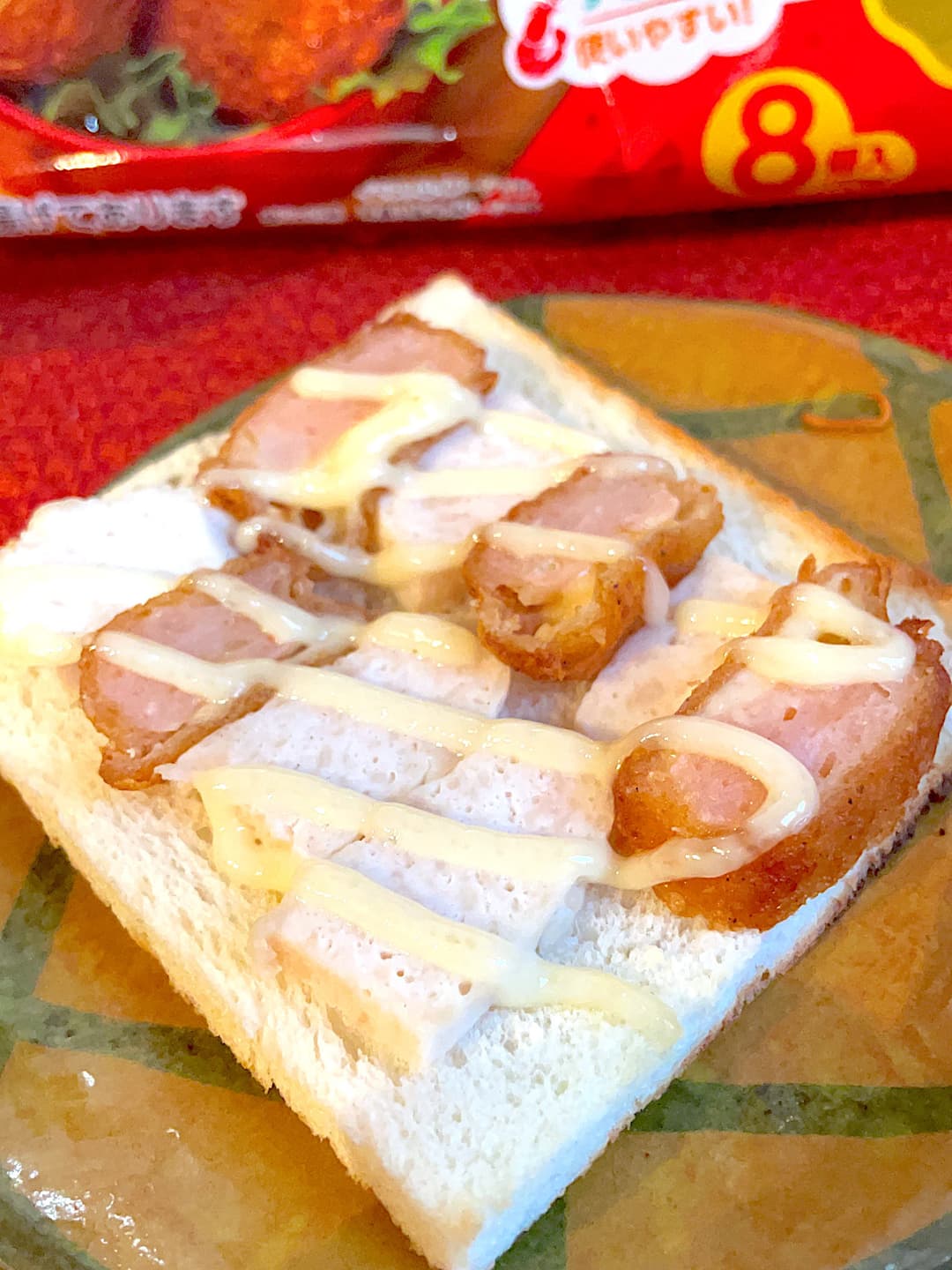 えびマヨからあげとサラダチキンのトーストの完成写真