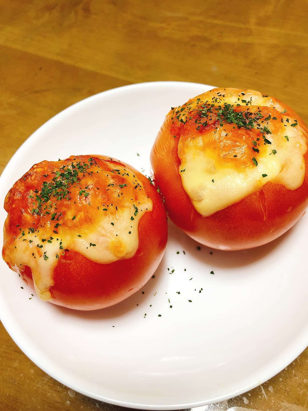 焼きトマトで海老チリカップの完成写真