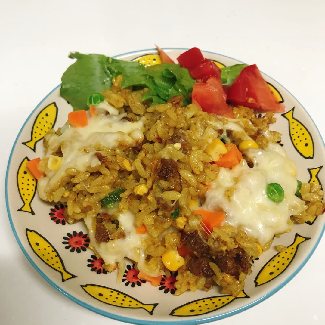 謎肉炒飯チーズカレーの完成写真