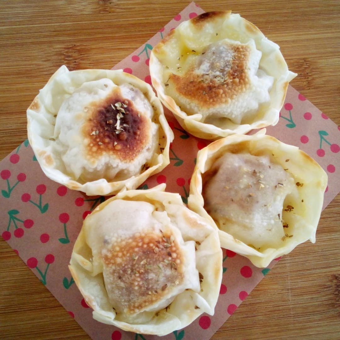 餃子の皮でサイコロステーキチーズパイの完成写真