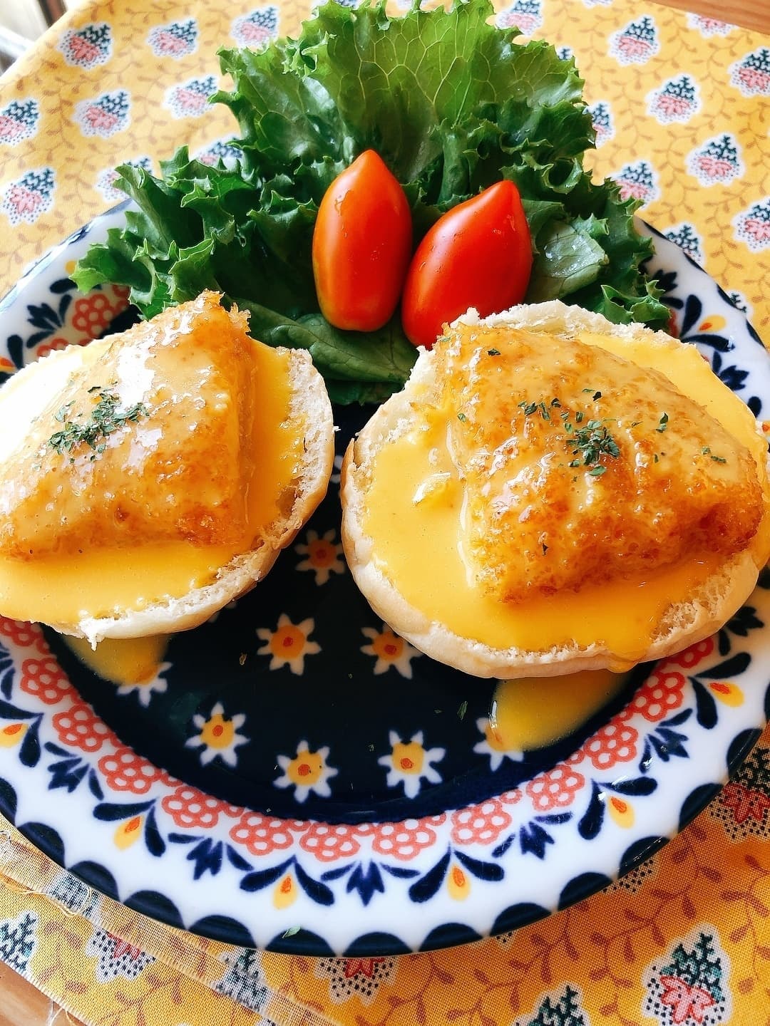 チーズハムカツでエッグベネティクト風の完成写真