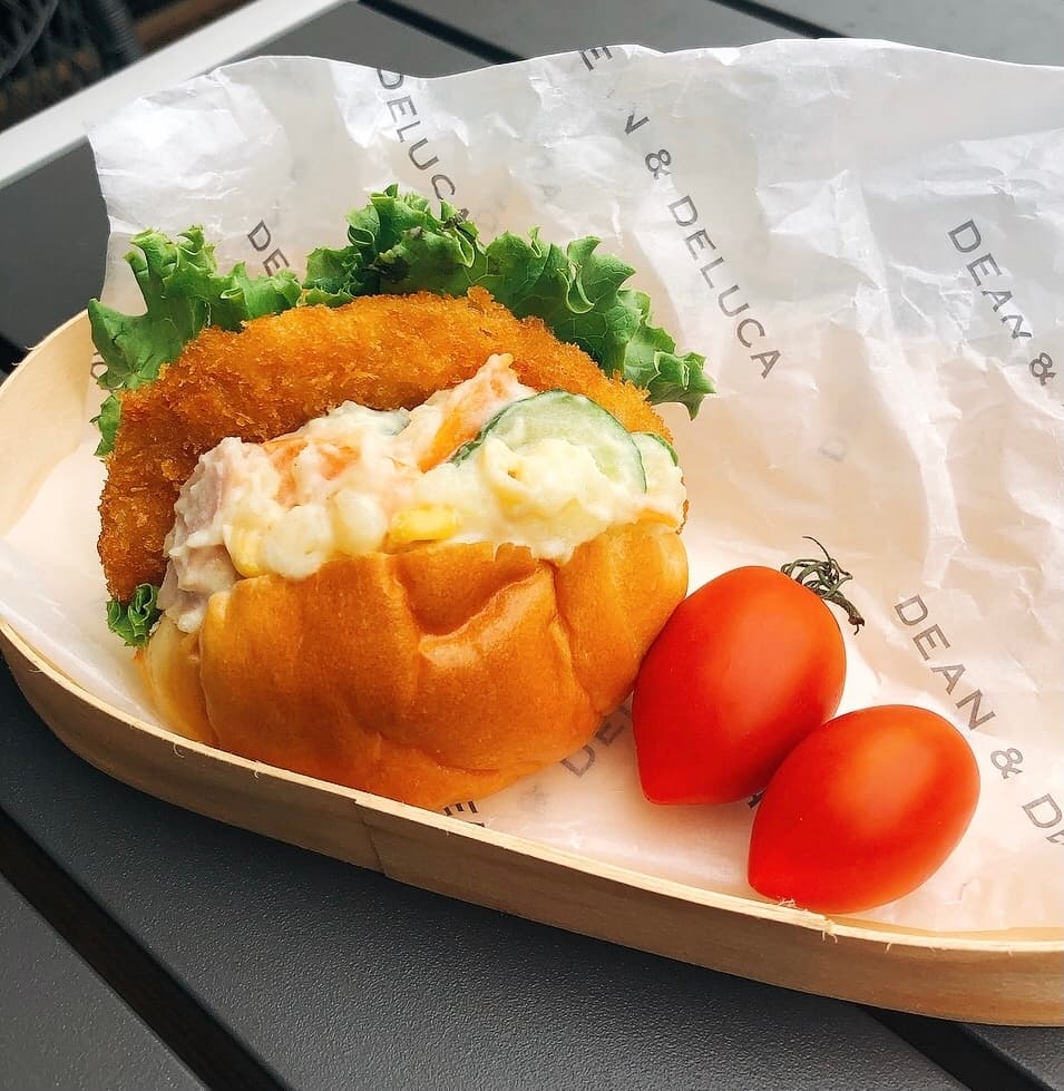 チーズハムカツのポテサラサンドの完成写真