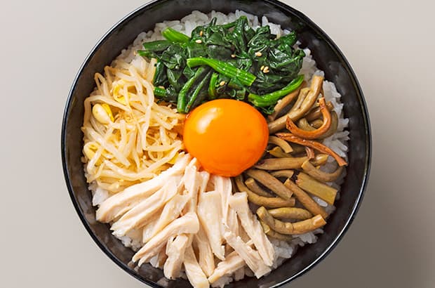 ビビンバチキン丼の完成写真