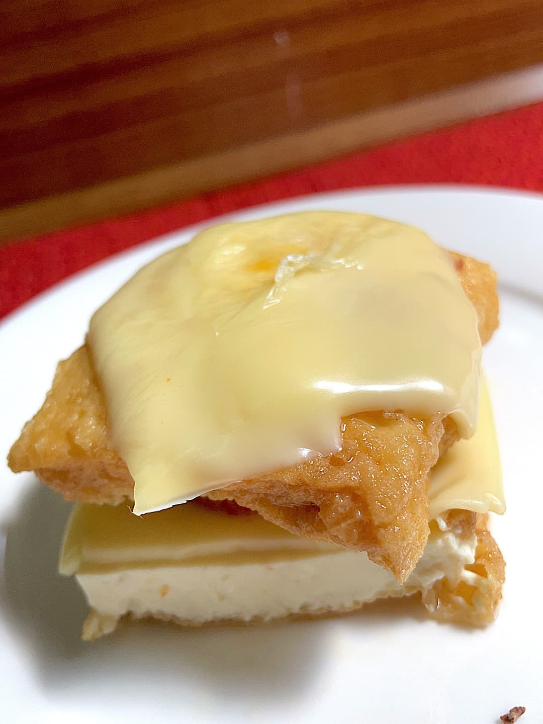 カレーコロッケの厚揚げチーズバーガーの完成写真