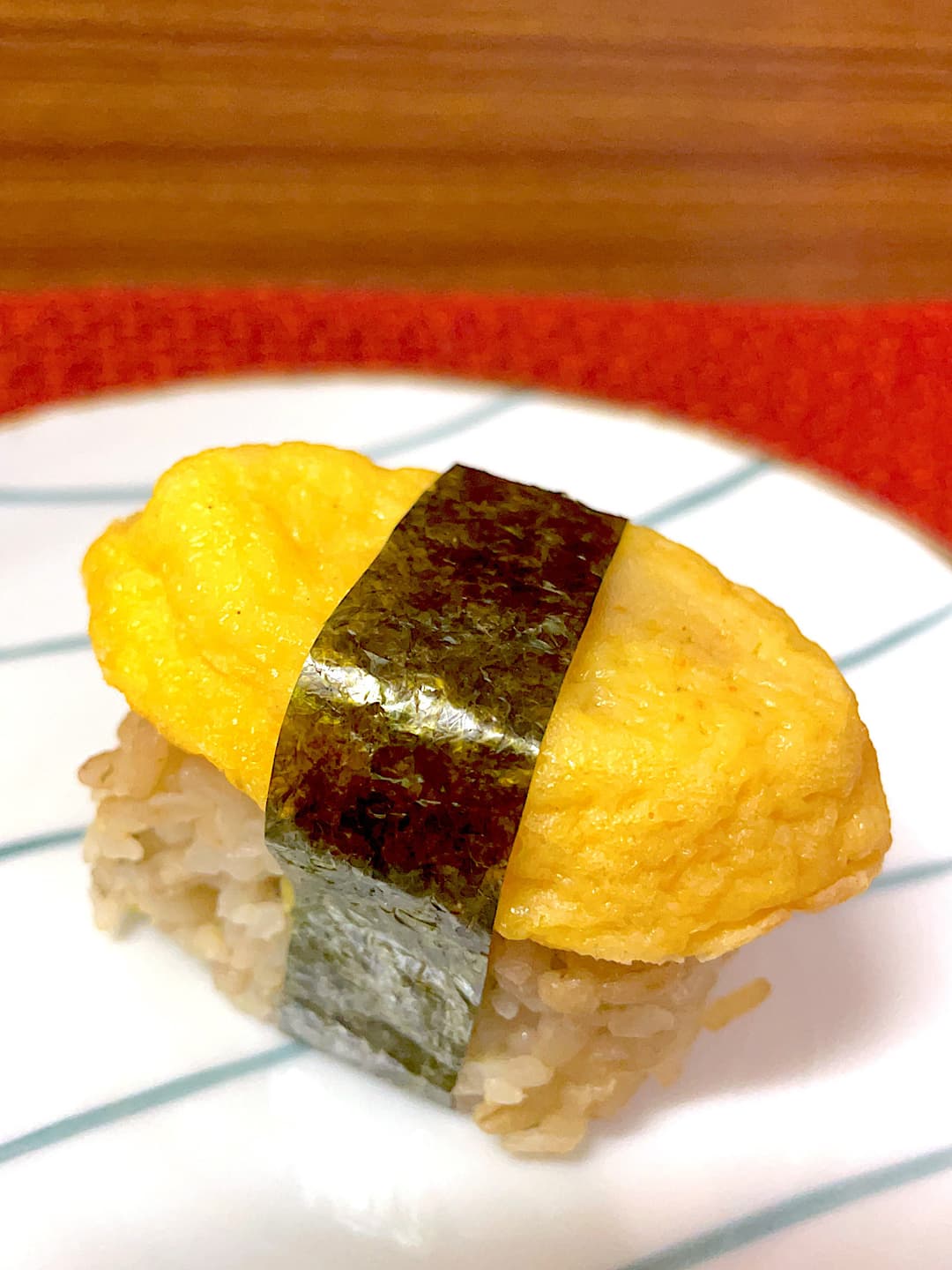 トマトオムレツの卵寿司風の完成写真