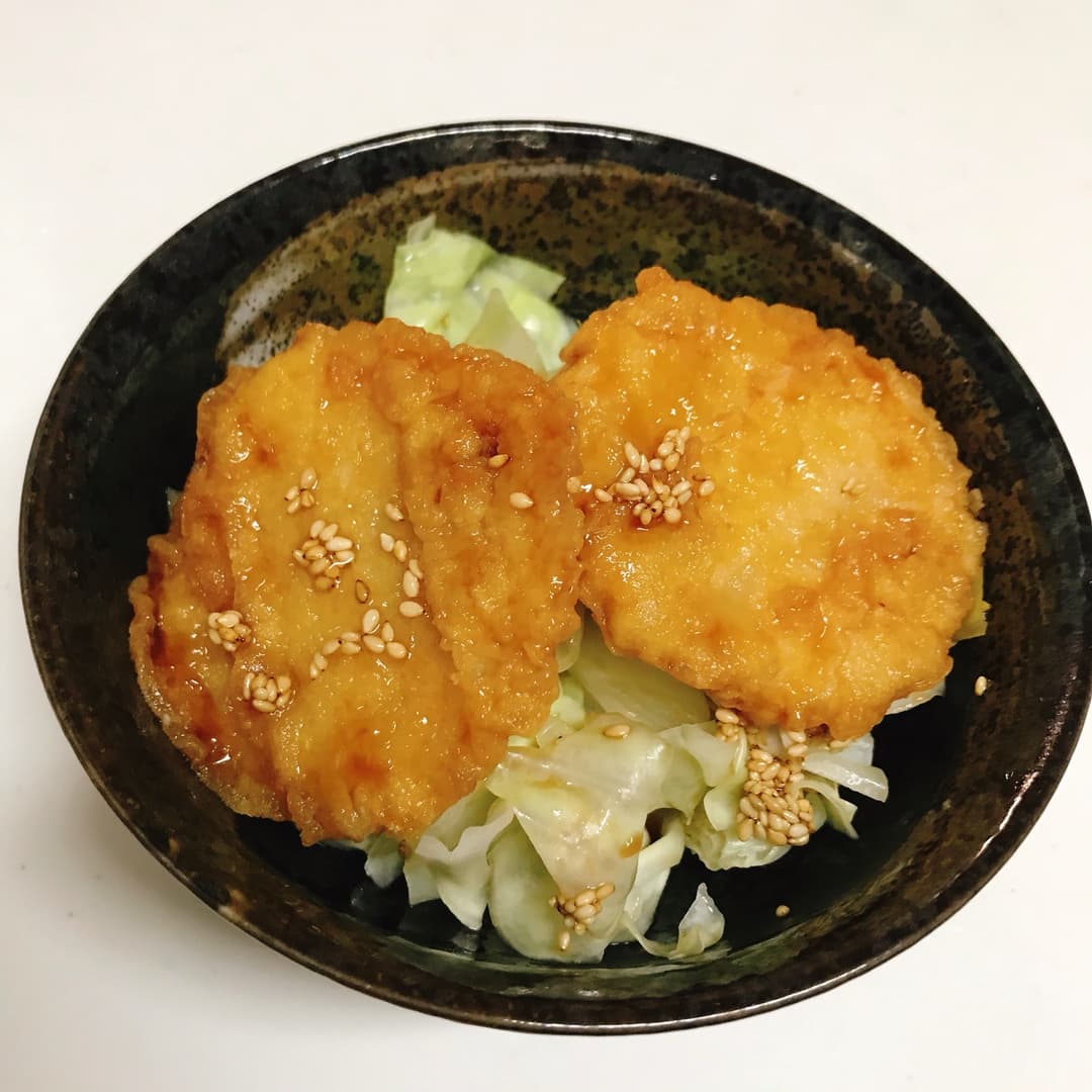 れんこん揚げと蒸しキャベツのごまポン酢和えの完成写真