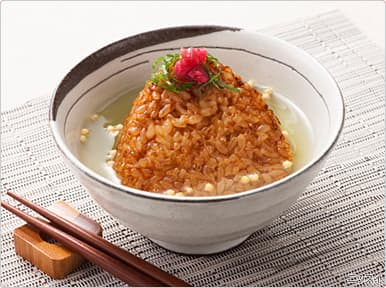 大きな大きな焼きおにぎり茶漬けの完成写真