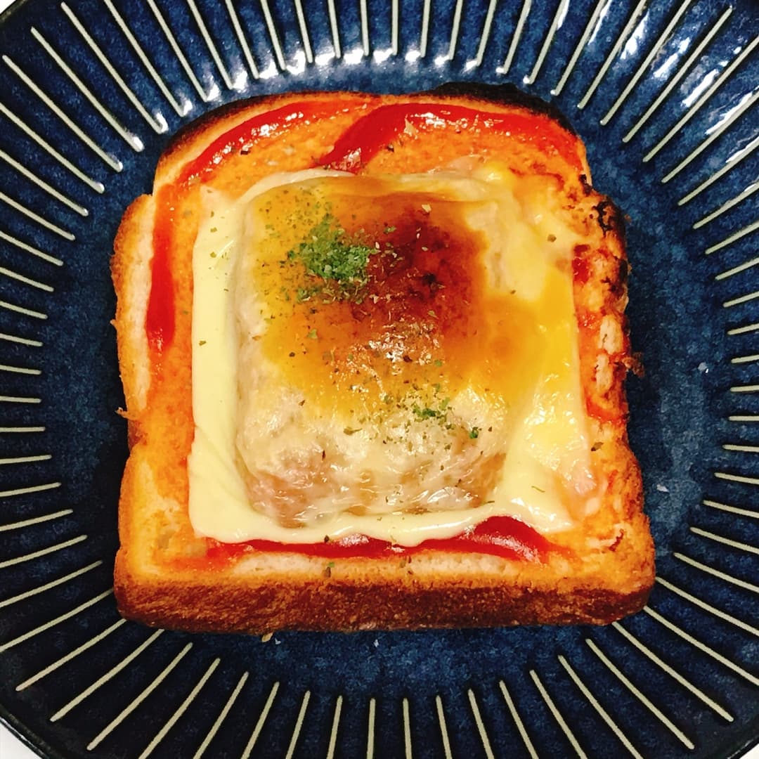 チキチキボーンのピザトーストの完成写真