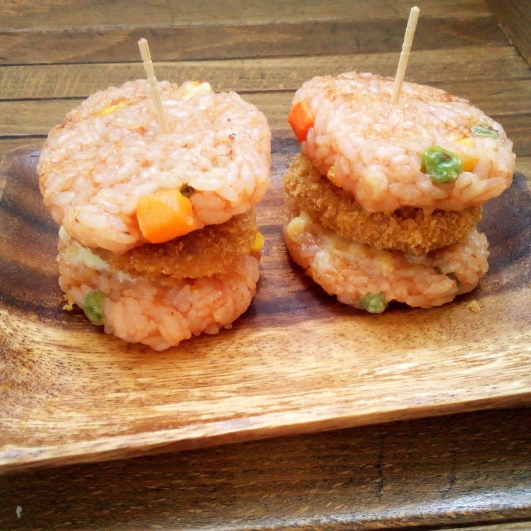 ケチャップライスのminiコロッケチーズバーガーの完成写真