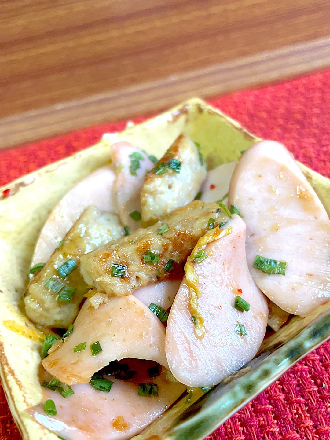 チキングリルの魚肉ソーセージ炒めの完成写真