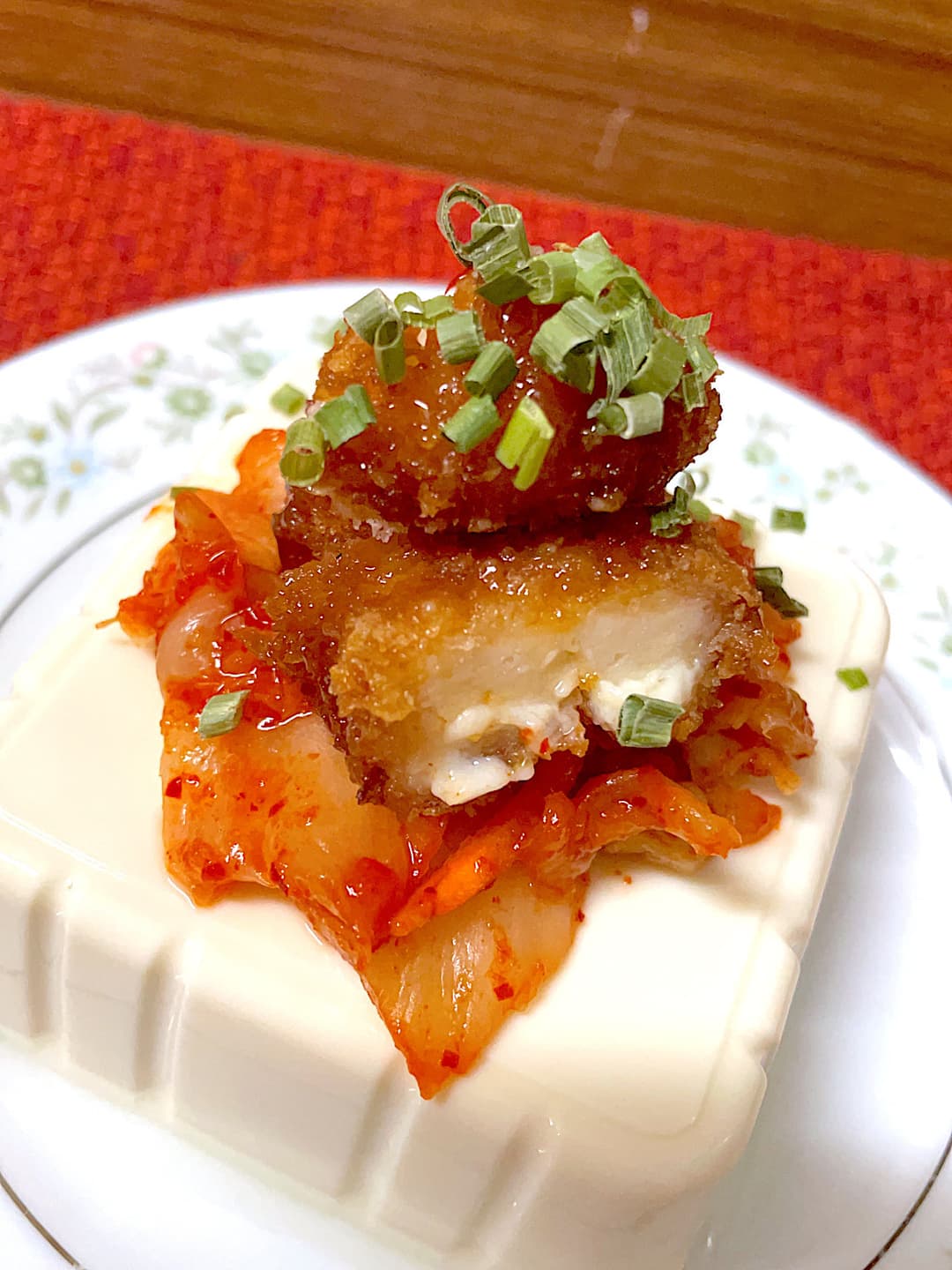 チキンカツのキムチ冷奴の完成写真