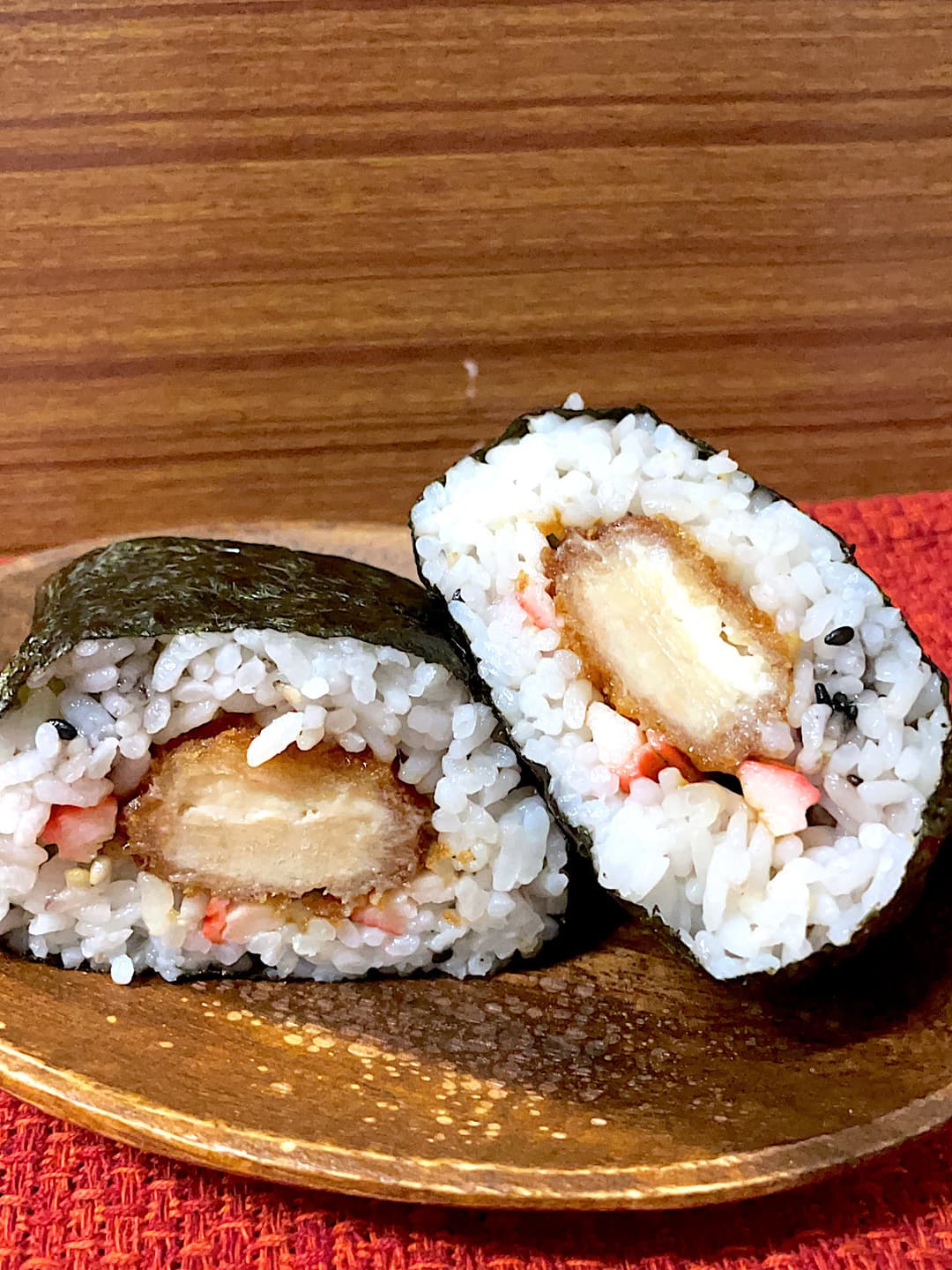 チキンマヨネーズカツのおにぎらずの完成写真