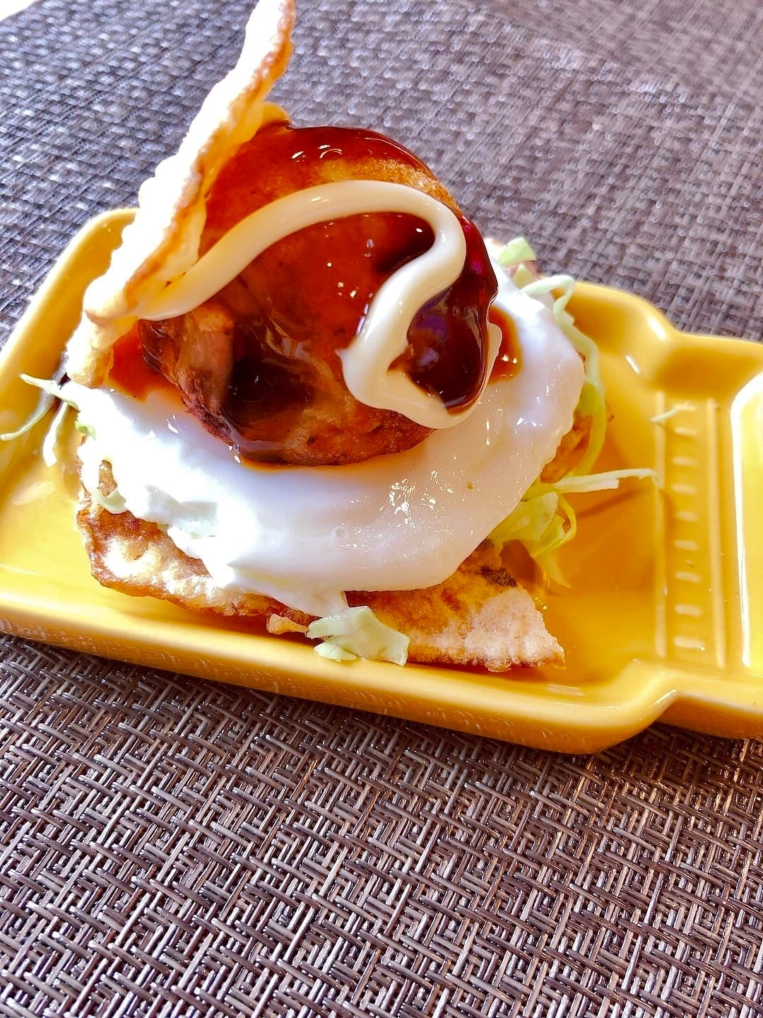 イカフライの目玉たこ焼きサンドの完成写真