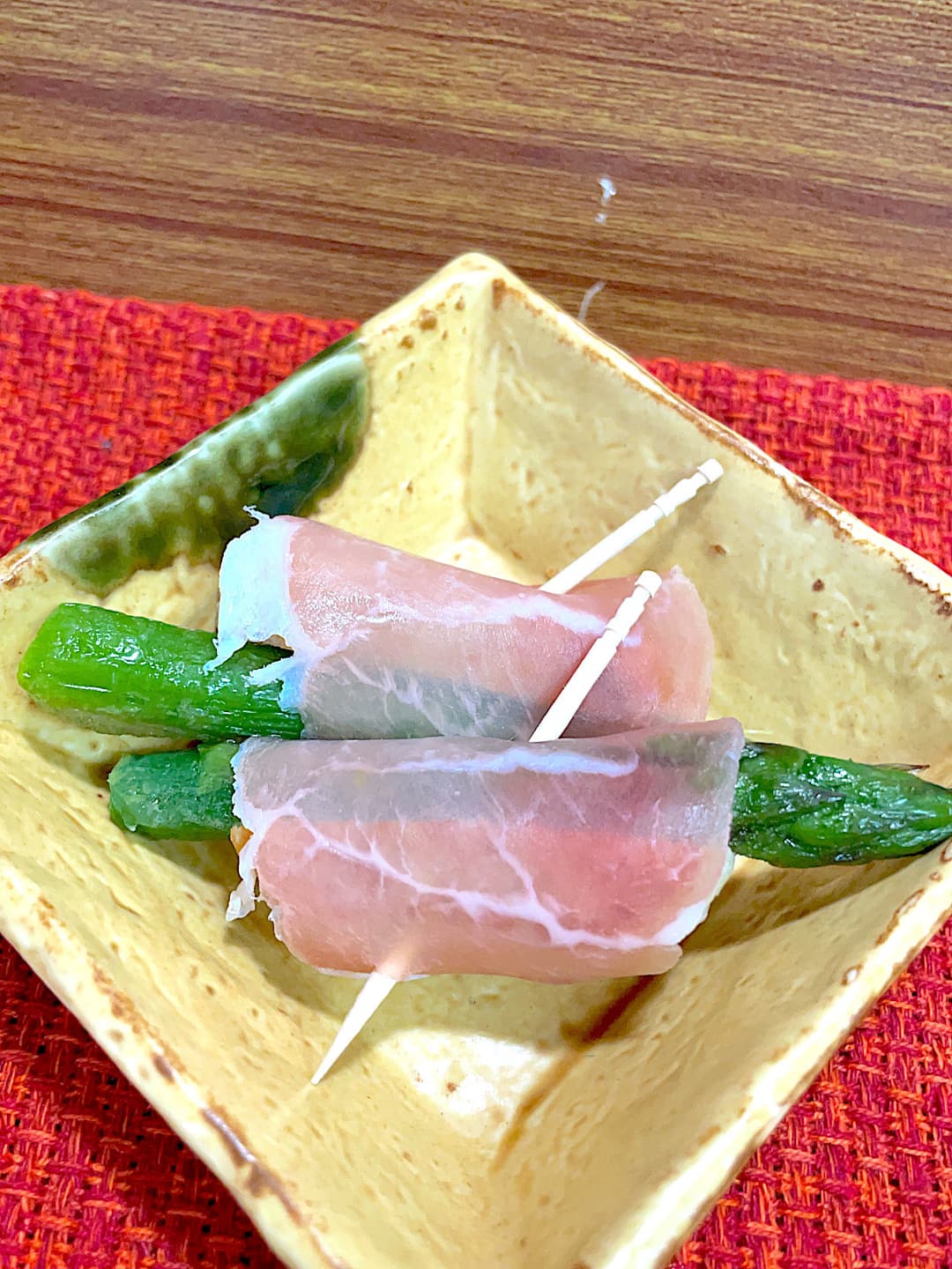 豚カルビ焼の生ハムロールの完成写真
