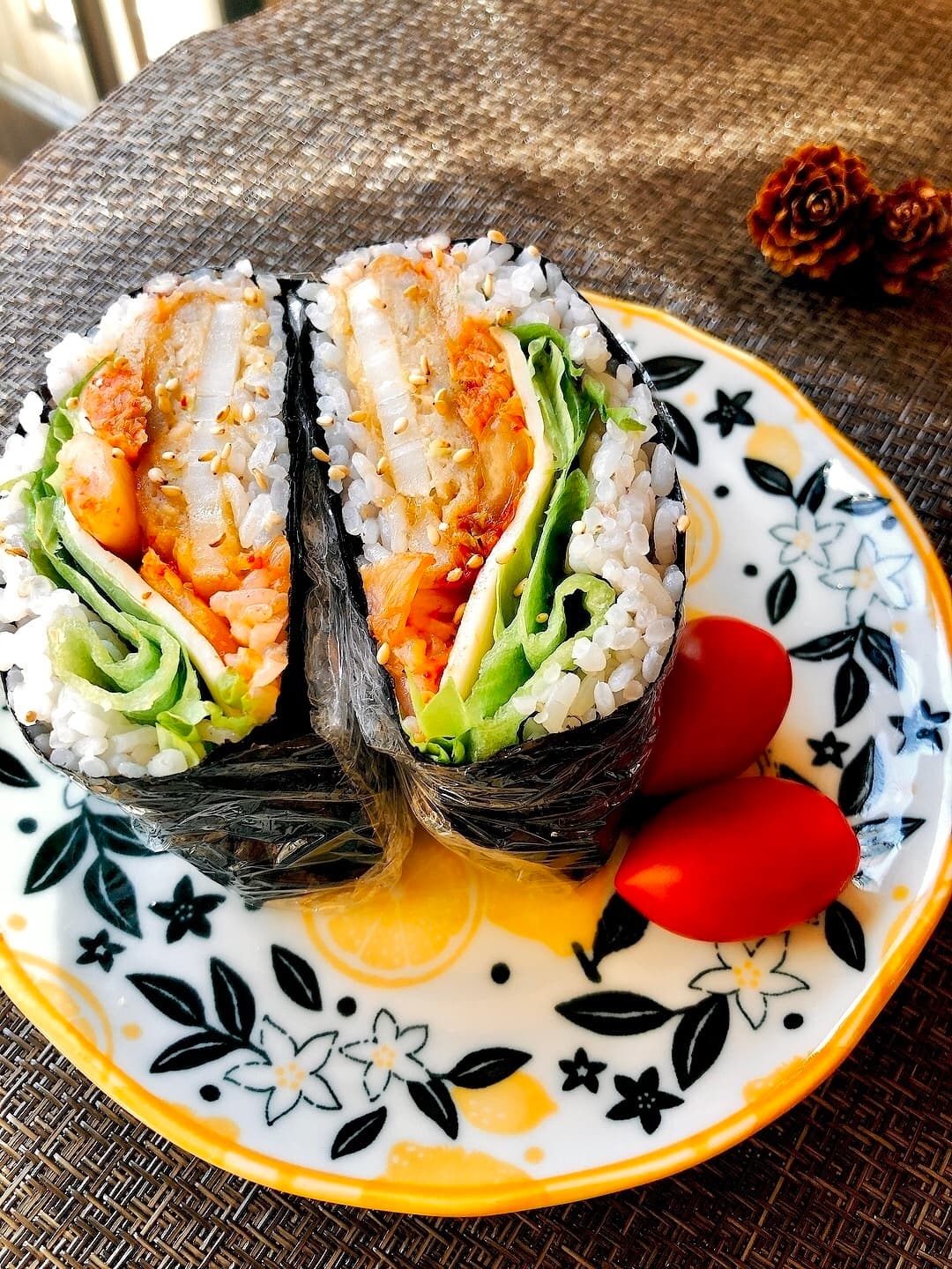 れんこんとひき肉揚げのおにぎらずの完成写真