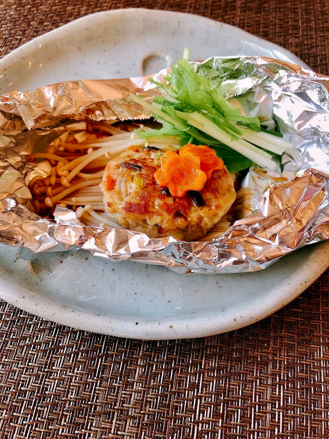 和風ハンバーグのホイル焼きの完成写真