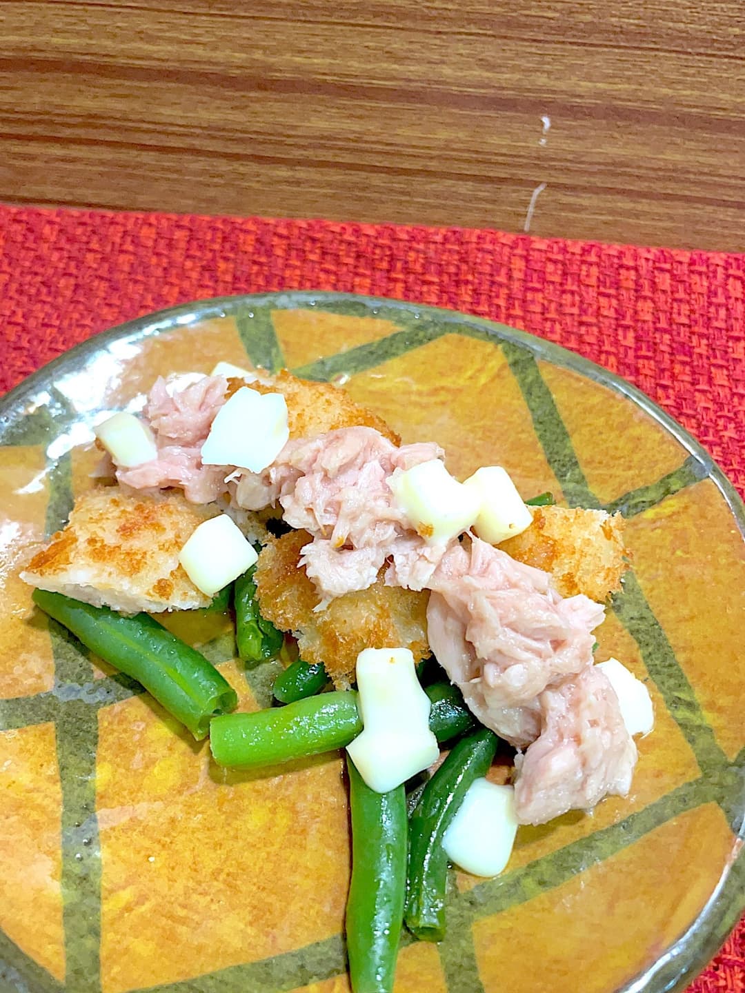 いんげんとコロッケのツナチーズのせの完成写真