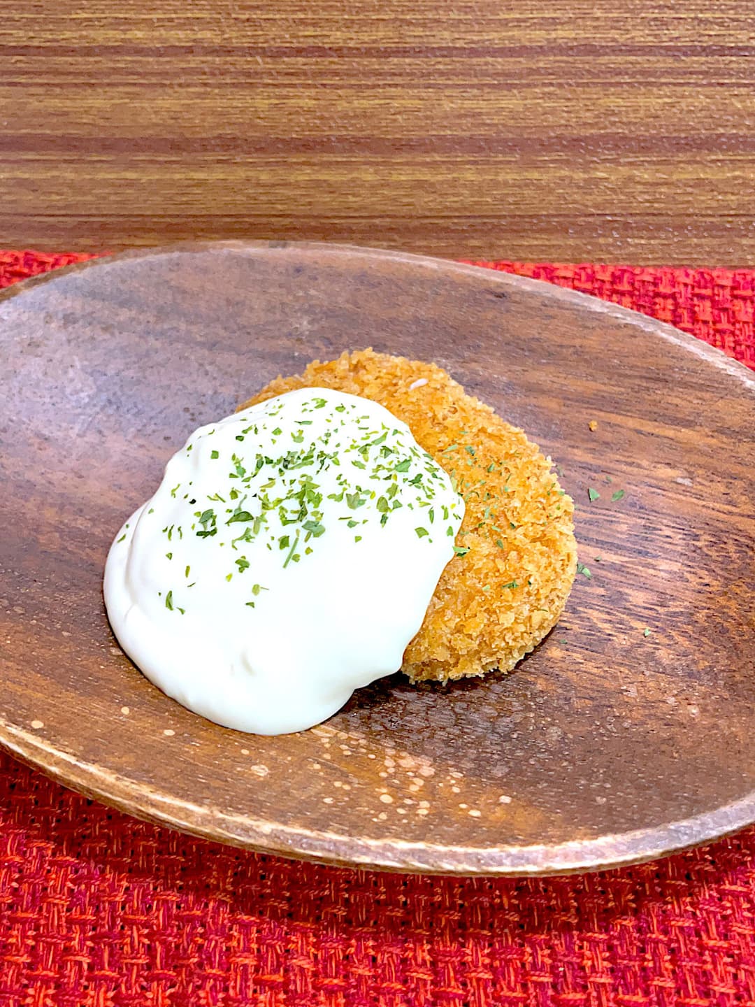 カレーコロッケのクリチマヨのせの完成写真