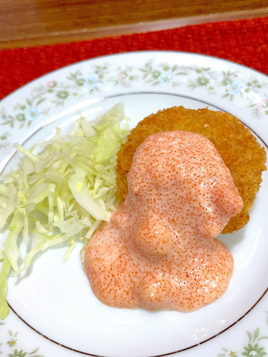 牛肉コロッケの明太マヨのせの完成写真