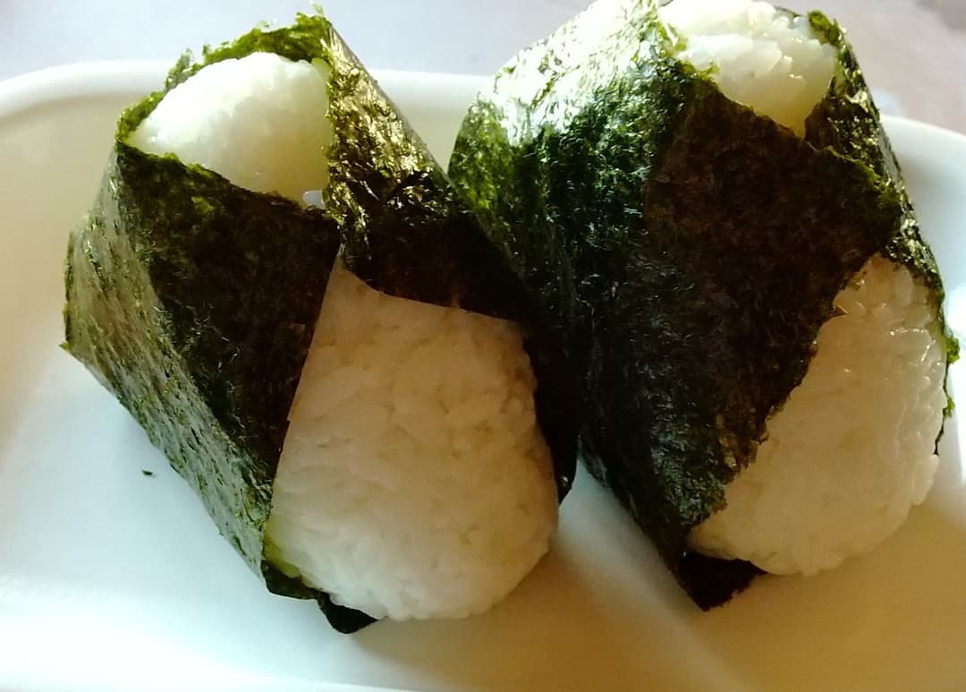 唐揚げマヨおにぎりの完成写真