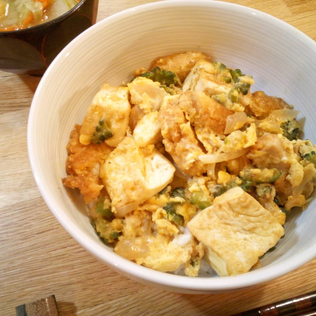 ゴーヤとカツのチャンプルー丼の完成写真