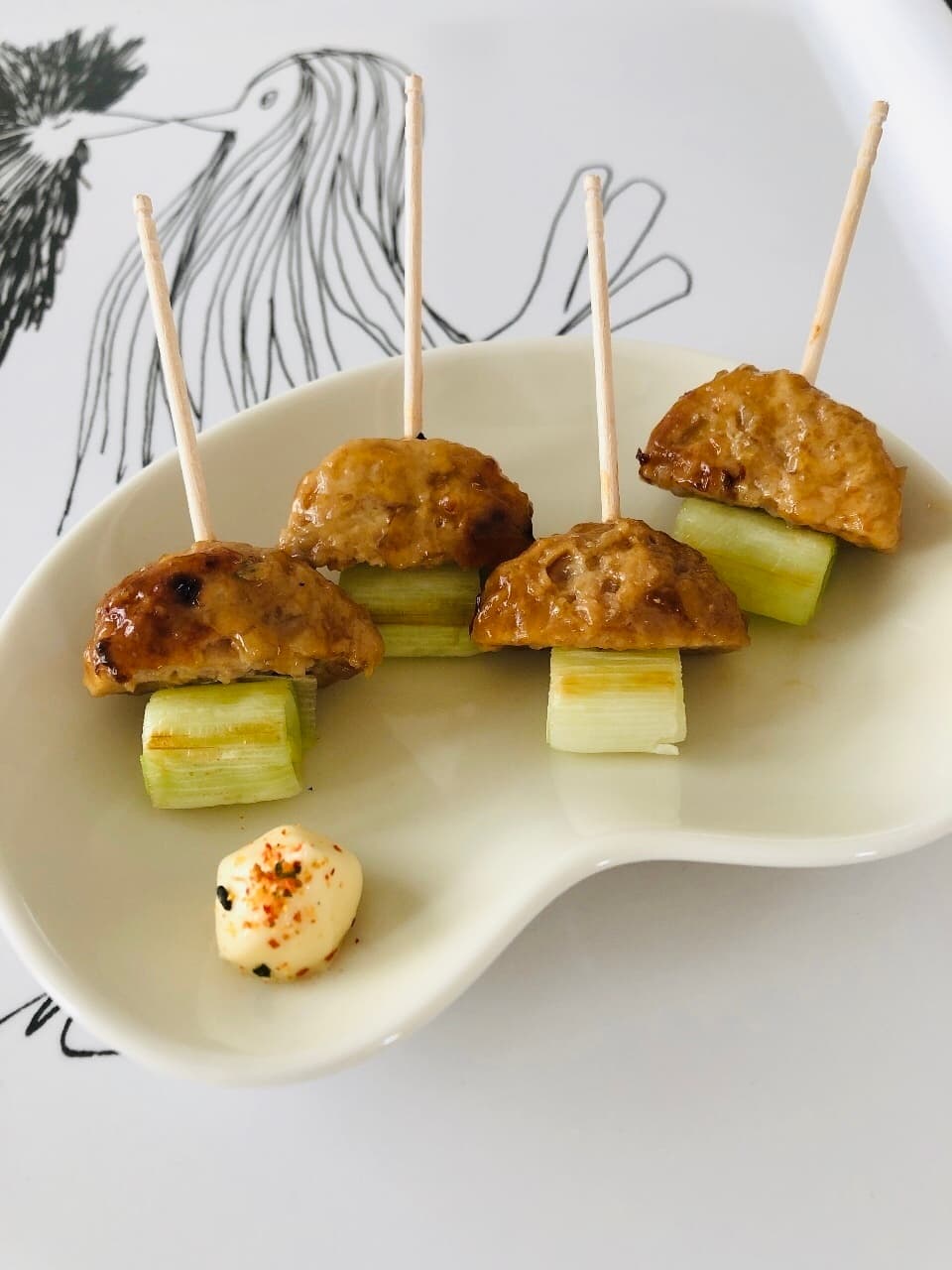 マヨ七味を添えて◎焼き鳥風ピンチョスの完成写真
