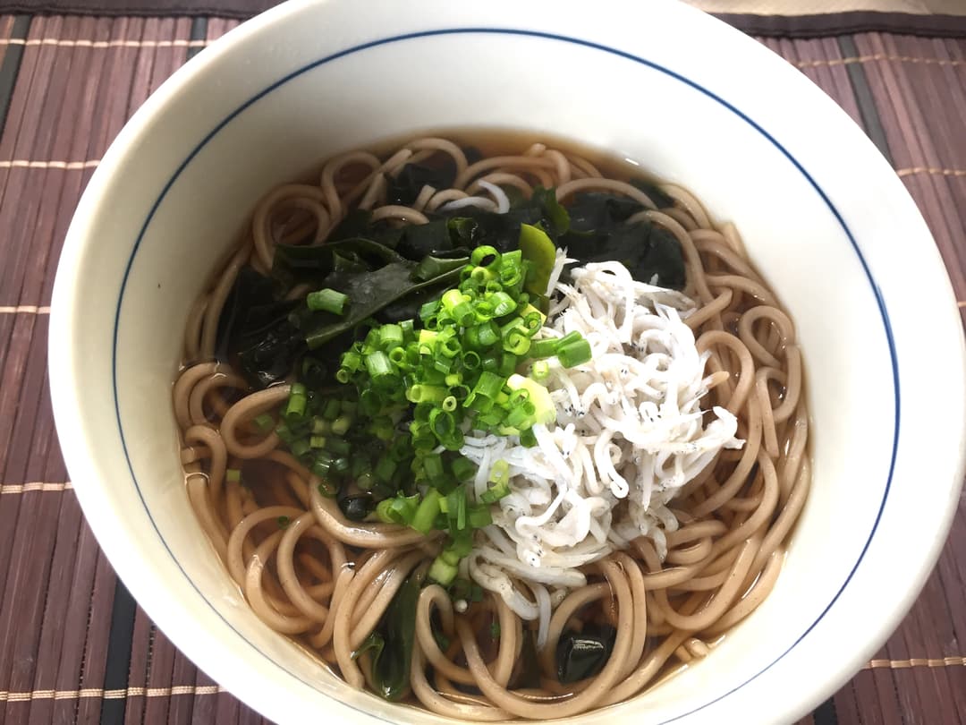 しらすとわかめの栄養満点そばの完成写真