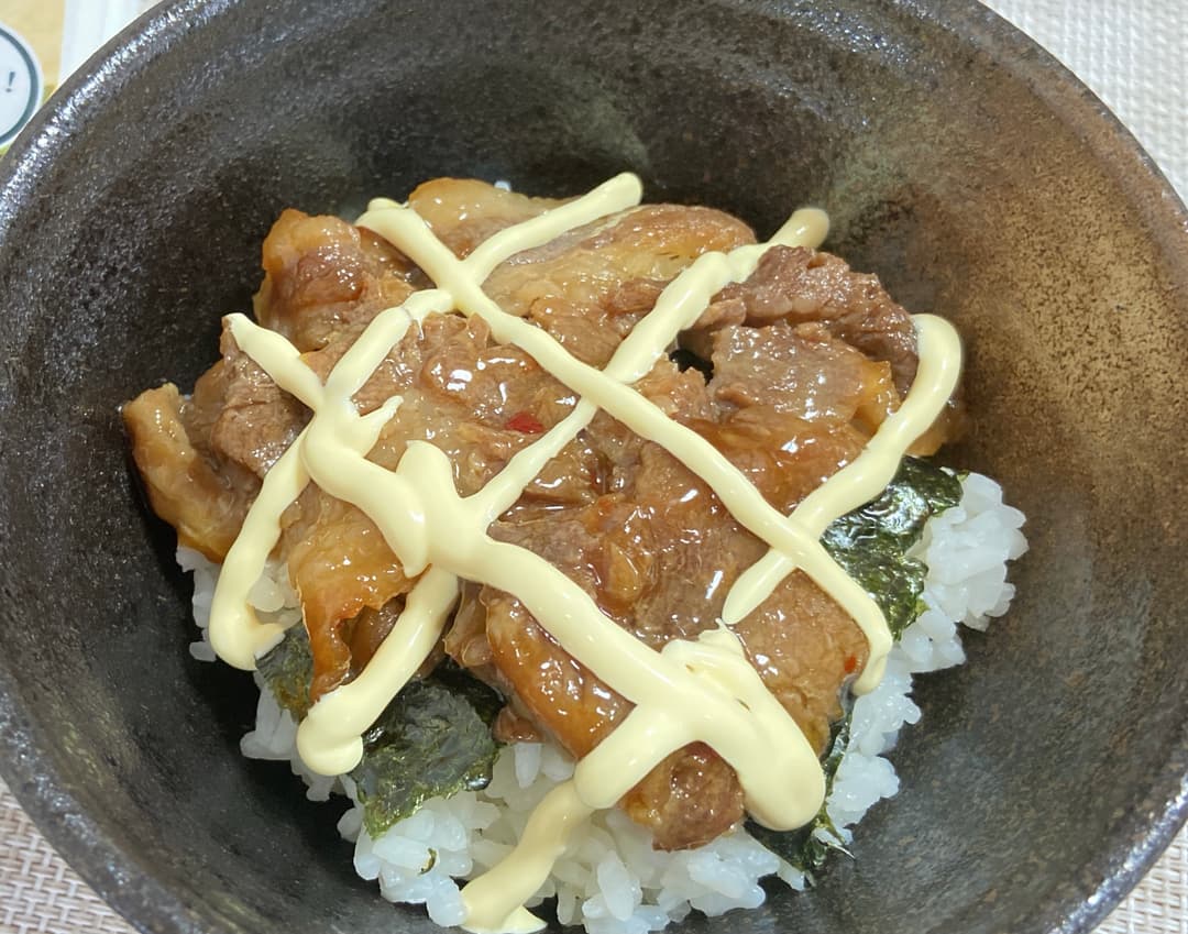 牛カルビ焼きのマヨ丼の完成写真