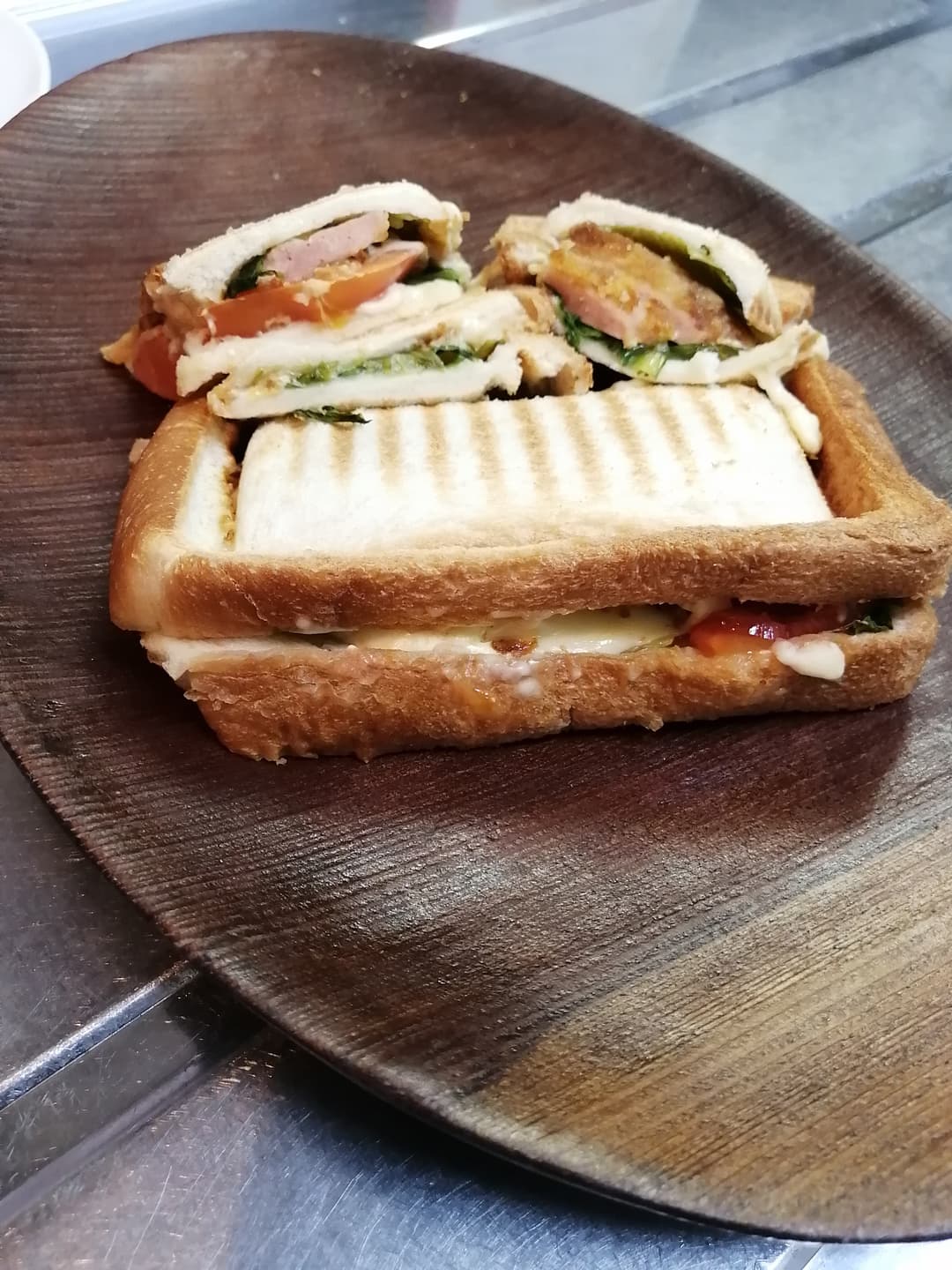 ソースハムカツのホットサンドの完成写真