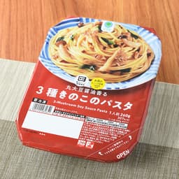 ファミリーマートの丸大豆醤油香る3種きのこのパスタ