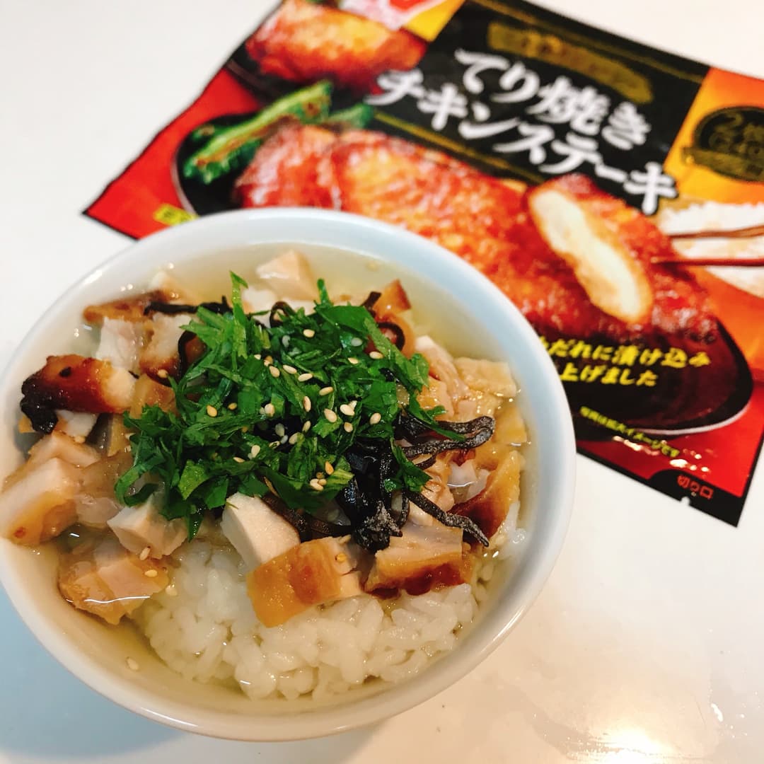 てり焼きチキンの塩こんぶ茶漬けの完成写真