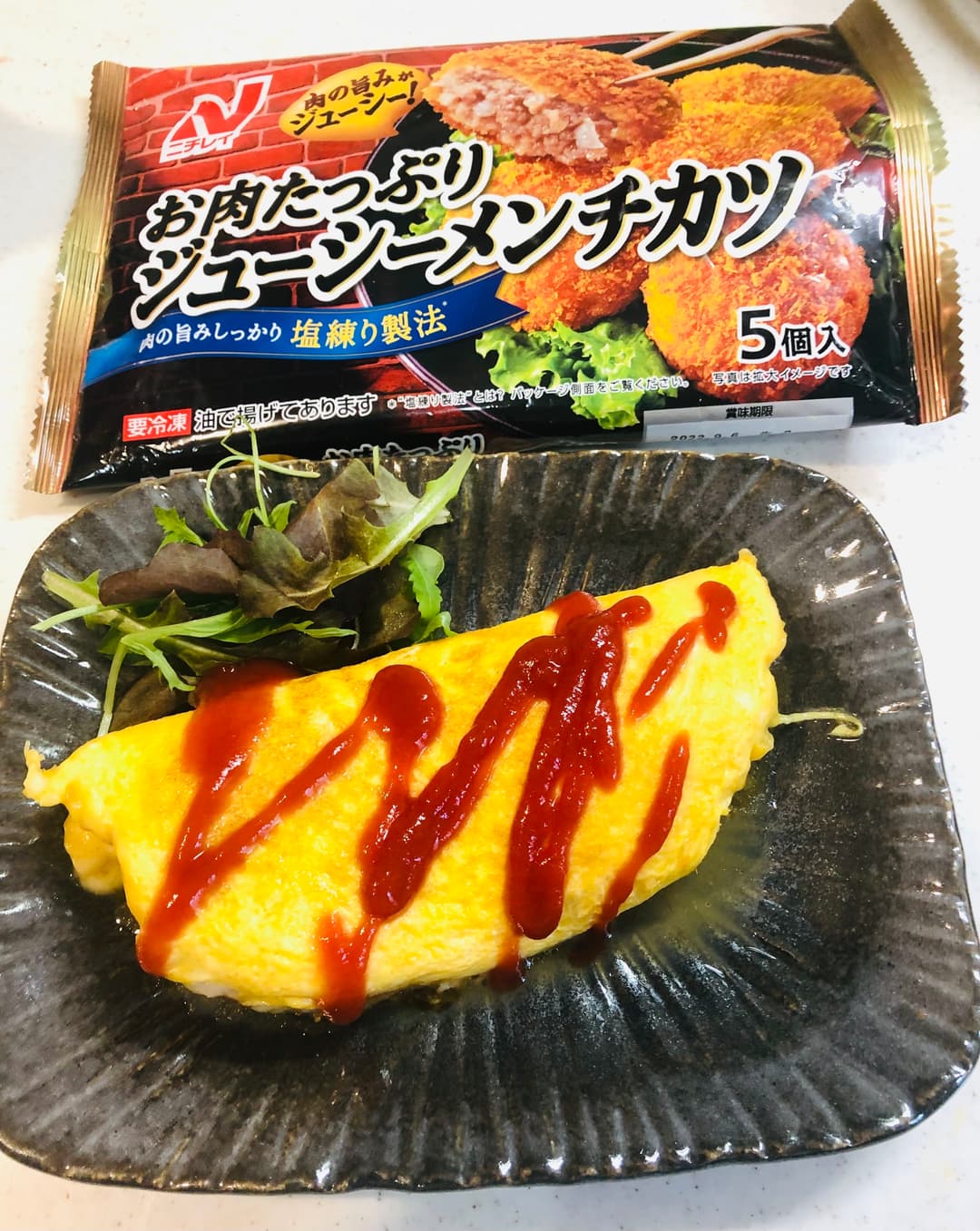 ジューシーメンチカツのとろふわオムレツの完成写真