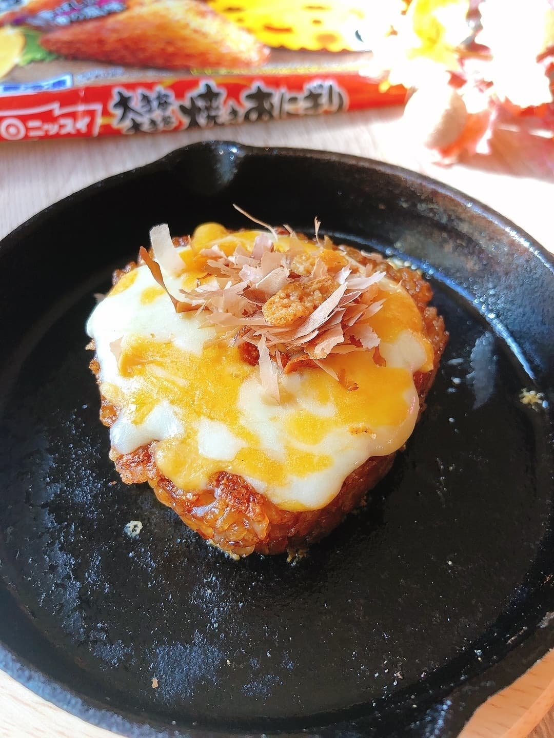 カリッと焼きおにぎりのチーズ鰹節のせの完成写真