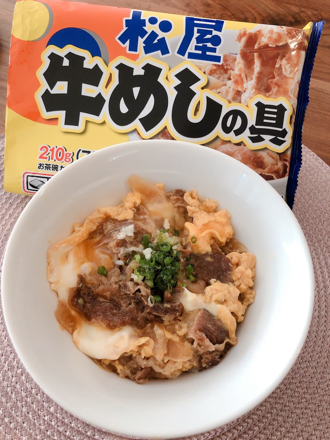 牛めしの卵とじ丼の完成写真