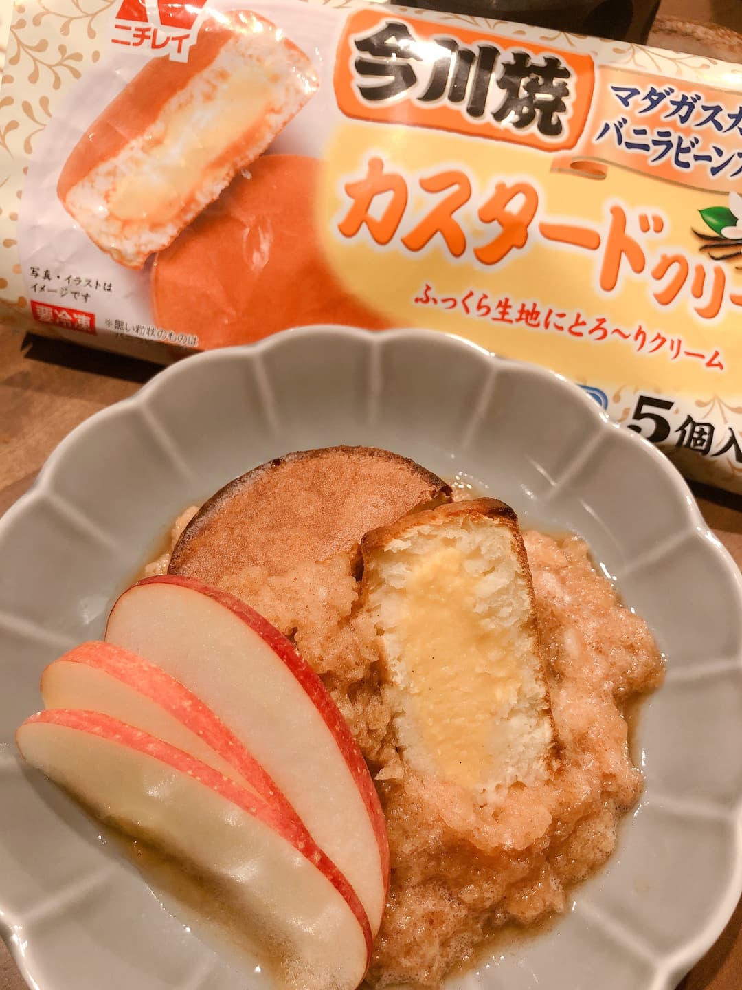 カスタード今川焼きアップルシナモンシュガー添えの完成写真