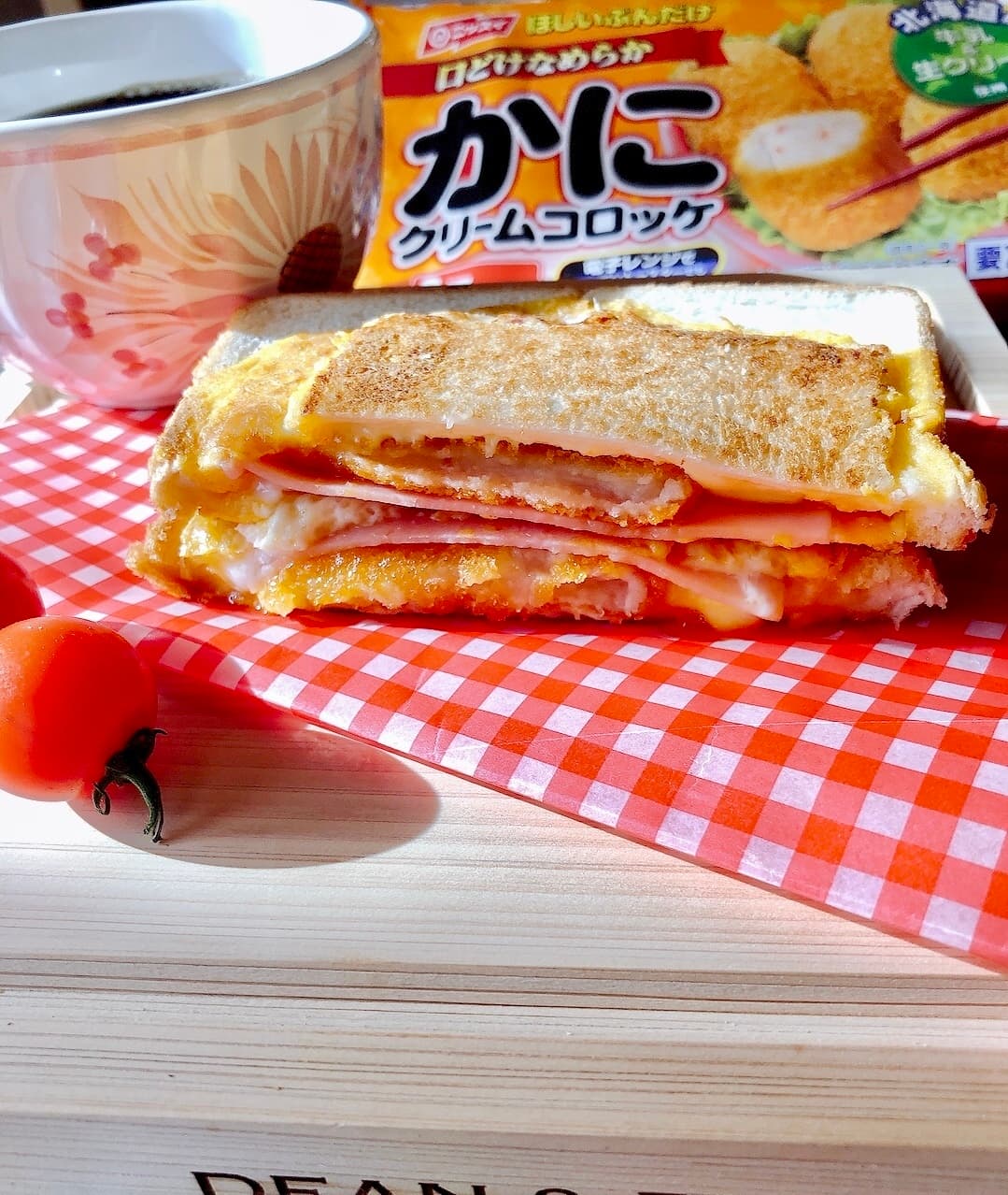 カニクリームコロッケのホットサンドの完成写真