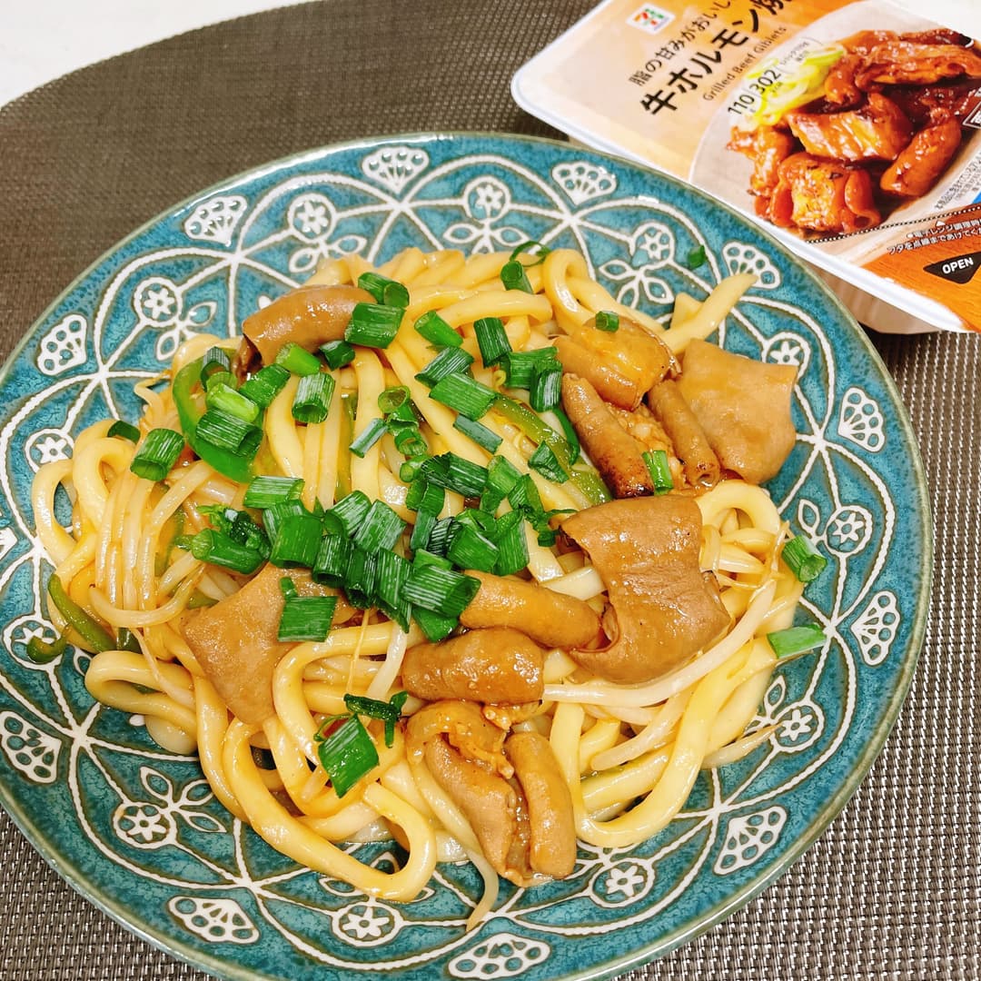 ホルモン甘辛焼うどんの完成写真