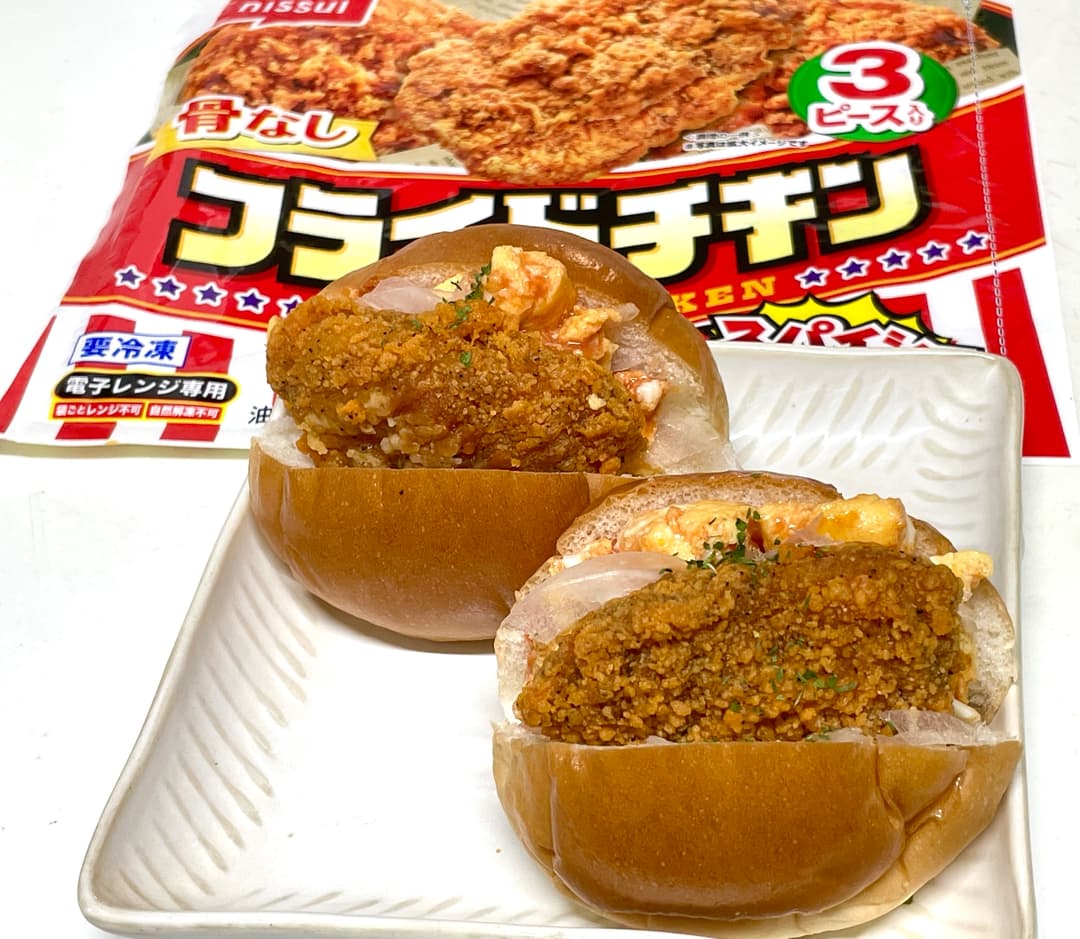 フライドチキンとレンチンスクランブルエッグサンドの完成写真