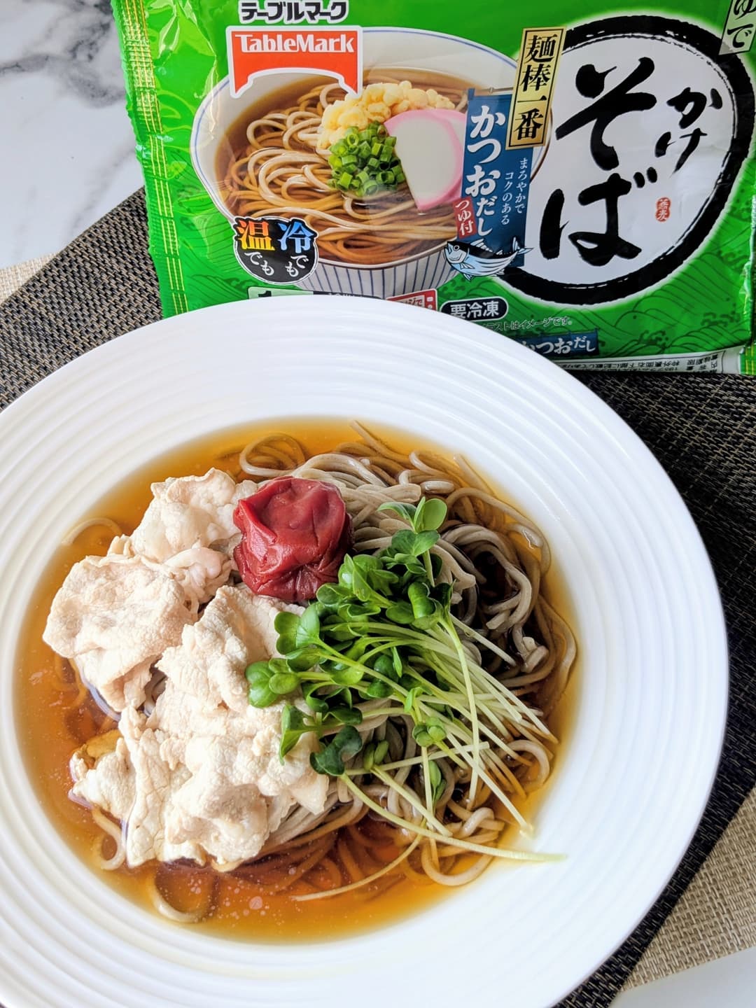 豚しゃぶと梅の冷やしそばの完成写真