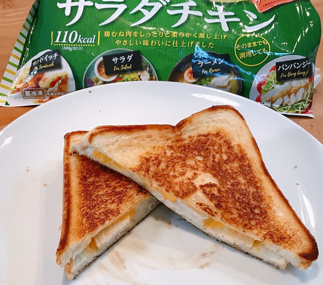サラダチキンのグリルドチーズサンドの完成写真