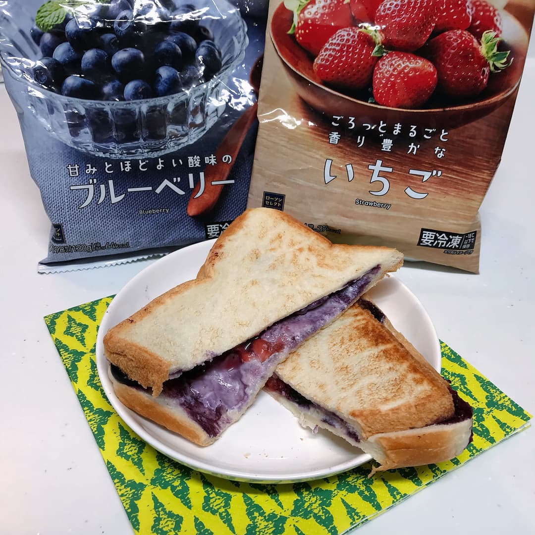 LAWSON いちごブルーベリーホットサンドの完成写真
